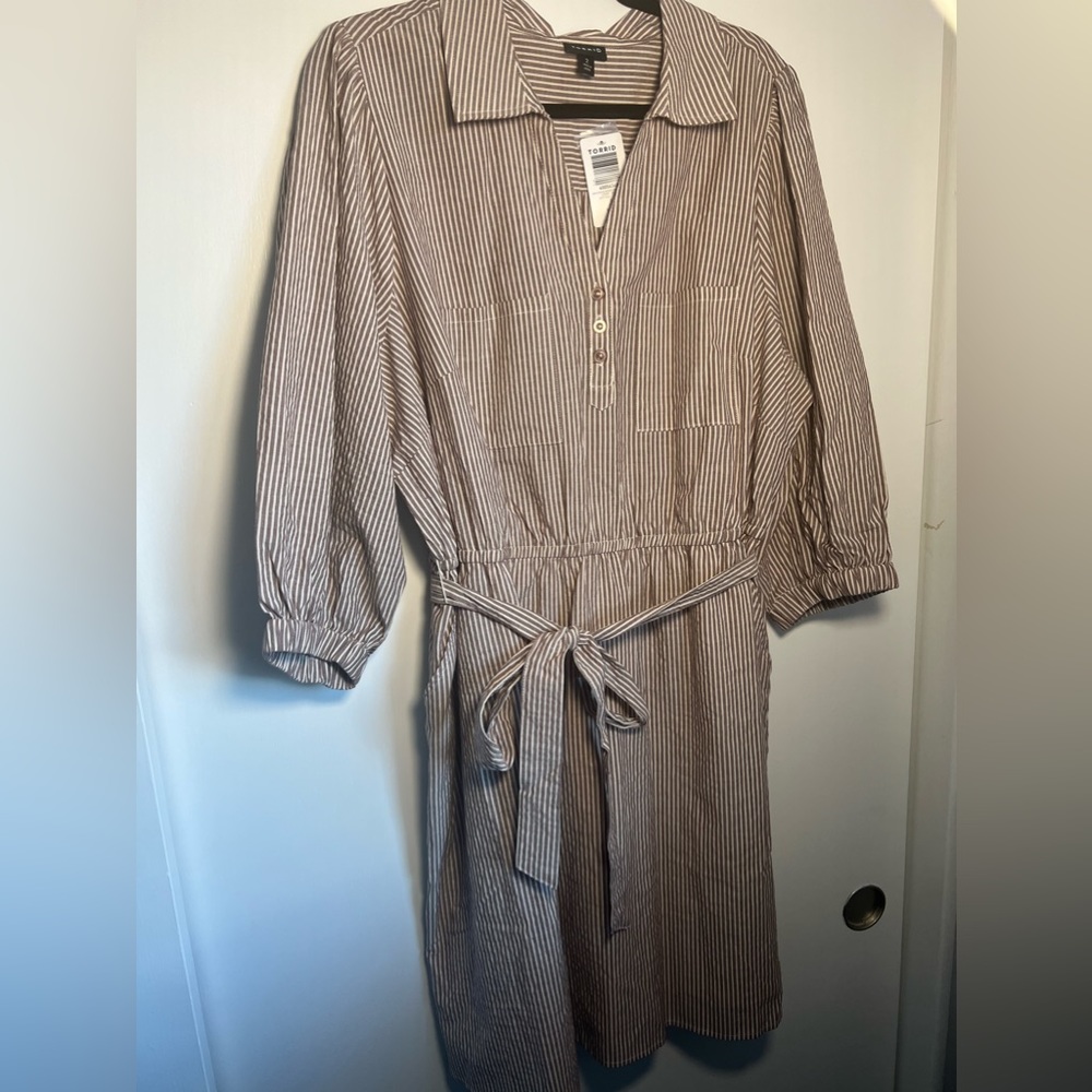 NWT TORRID SIZE 2 Striped Shirt Dress with blouson sleeve and tie waist